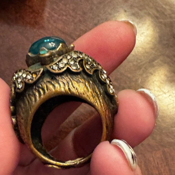 Elegant Vintage Green Statement Ring - Picture 11 of 14